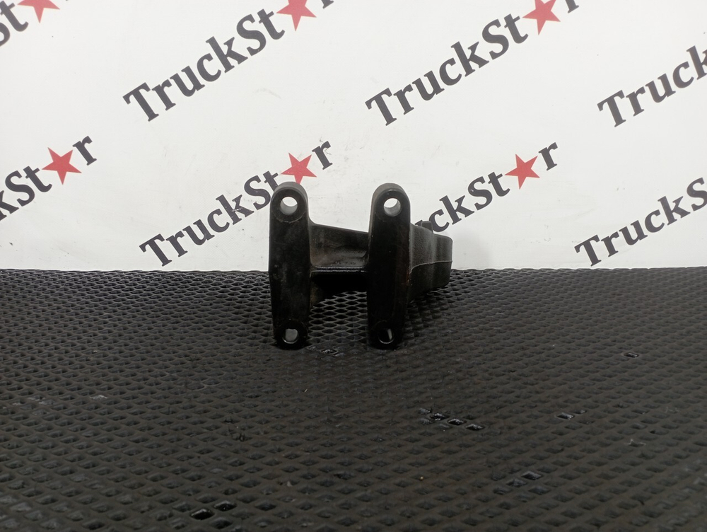 Кронштейн двигателя передний левый