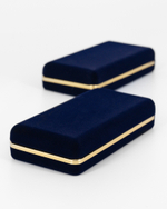 Бархатная поверхность футляра