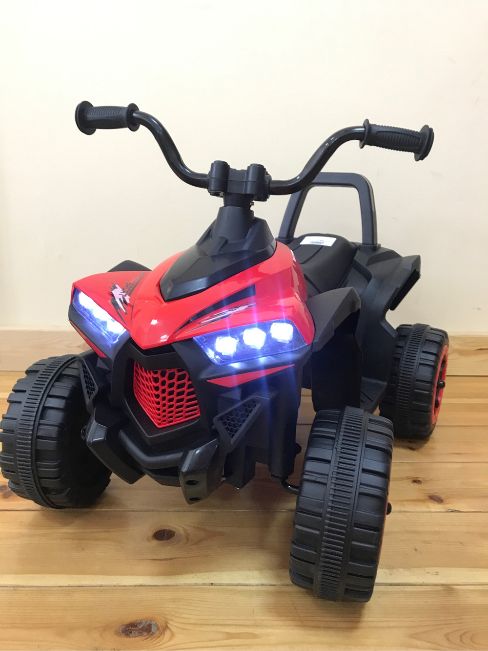 Детский квадроцикл D8111 Красный