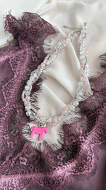 Колье из сахарного кварца и алмазного стекла с подвеской лошадка