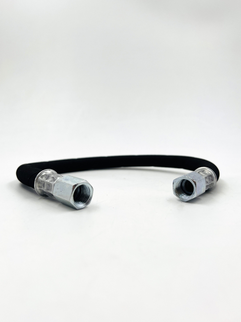 Шланг топливный ВАЗ 2110-2112 высокого давления под капотом