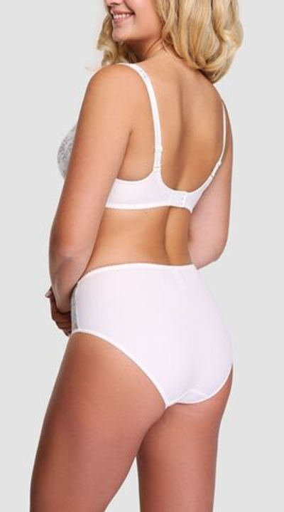 Трусы-слипы из мягкого микроволокна со вставками из вышитого тюля (Размер: 46) (Цвет: молочный)