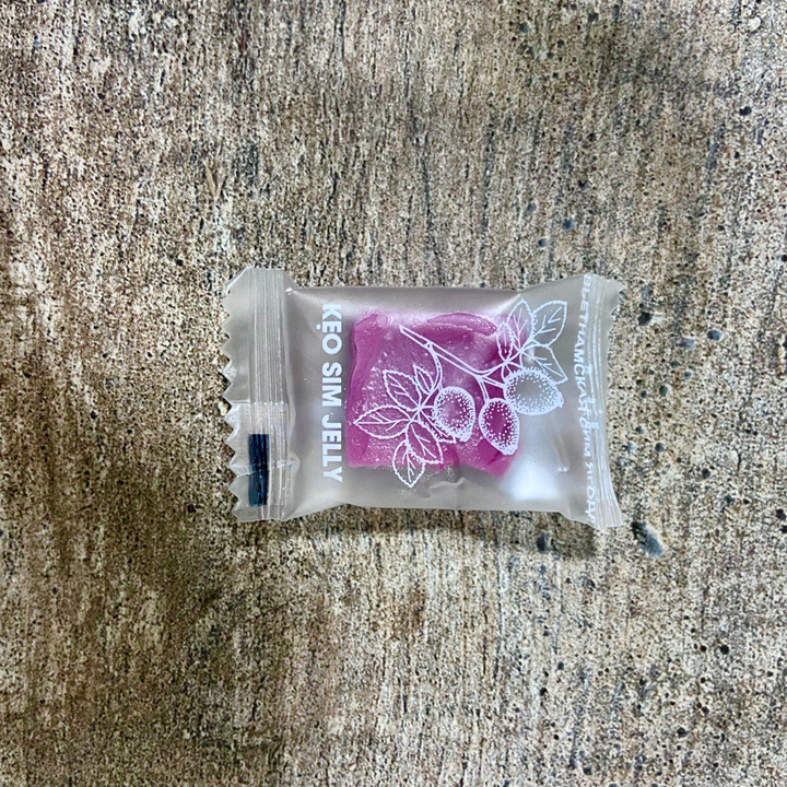 Конфета Сим Ягода вьетнамская кубик Jes's Dried Fruit Sim Berry Vietnamese 1 шт