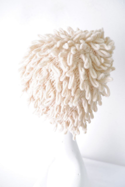 Шапка шерстяная с петлями