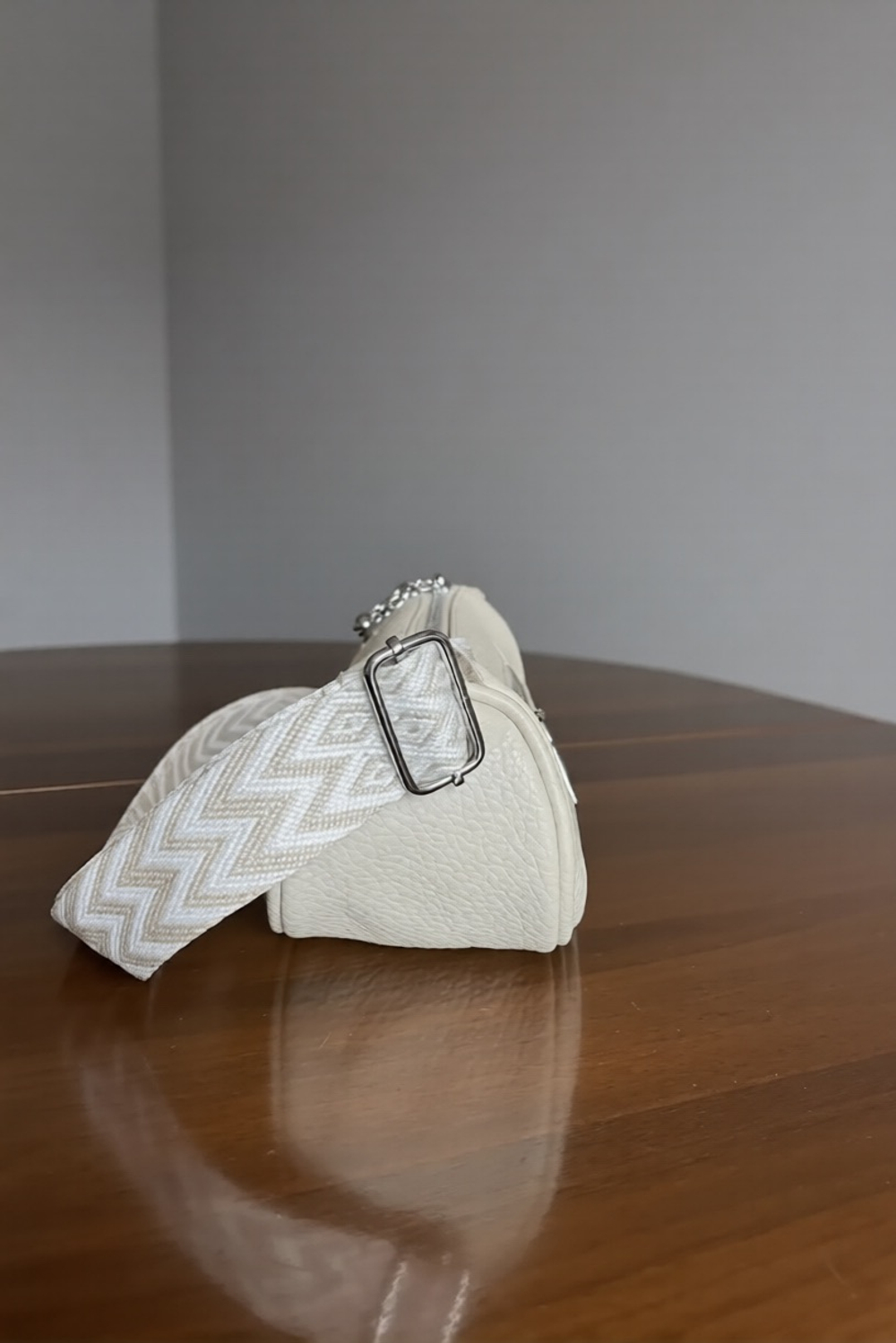 Сумка женская кросс-боди экокожа бежевая QOZA