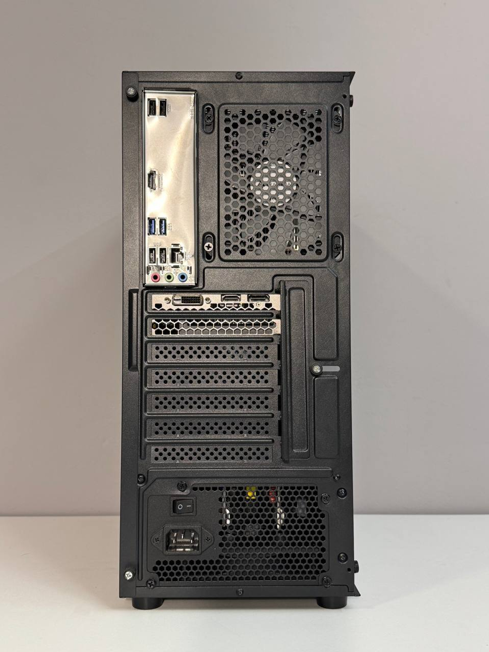 ПК игровой (Intel Core i5-12400f, GeForce RTX 3050, Intel H610, 32 Гб DDR4, 1 Тб SSD). Модель PlaZa Gaming.Classic 055.