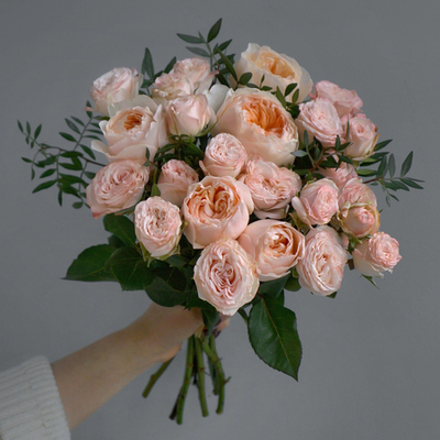 21. Персиковый букет из роз