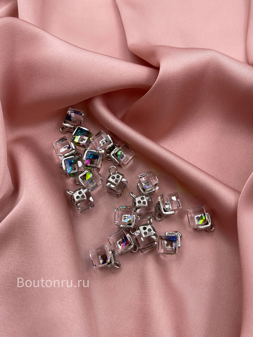 Пуговицы на ножке серебро кристалл хамелеон