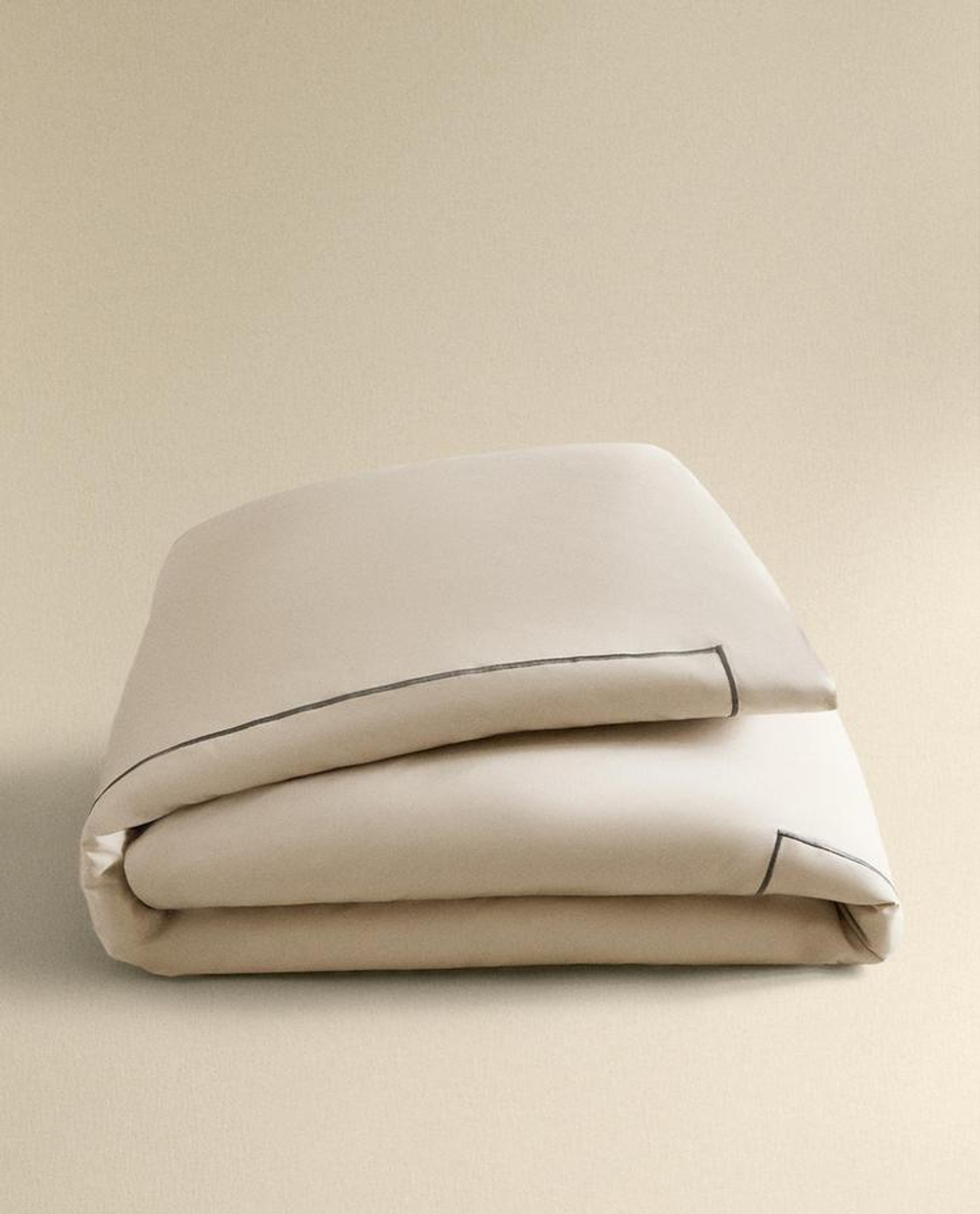 ZARA HOME ПОДОДЕЯЛЬНИК ИЗ САТИНА С ОКАНТОВКОЙ, СЕРЫЙ