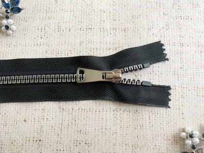 Молния трактор, пластик под металл, Т5, L 20 см, чёрный