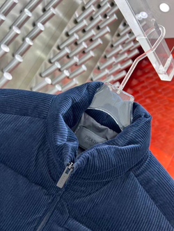 Пуховый жилет Prada