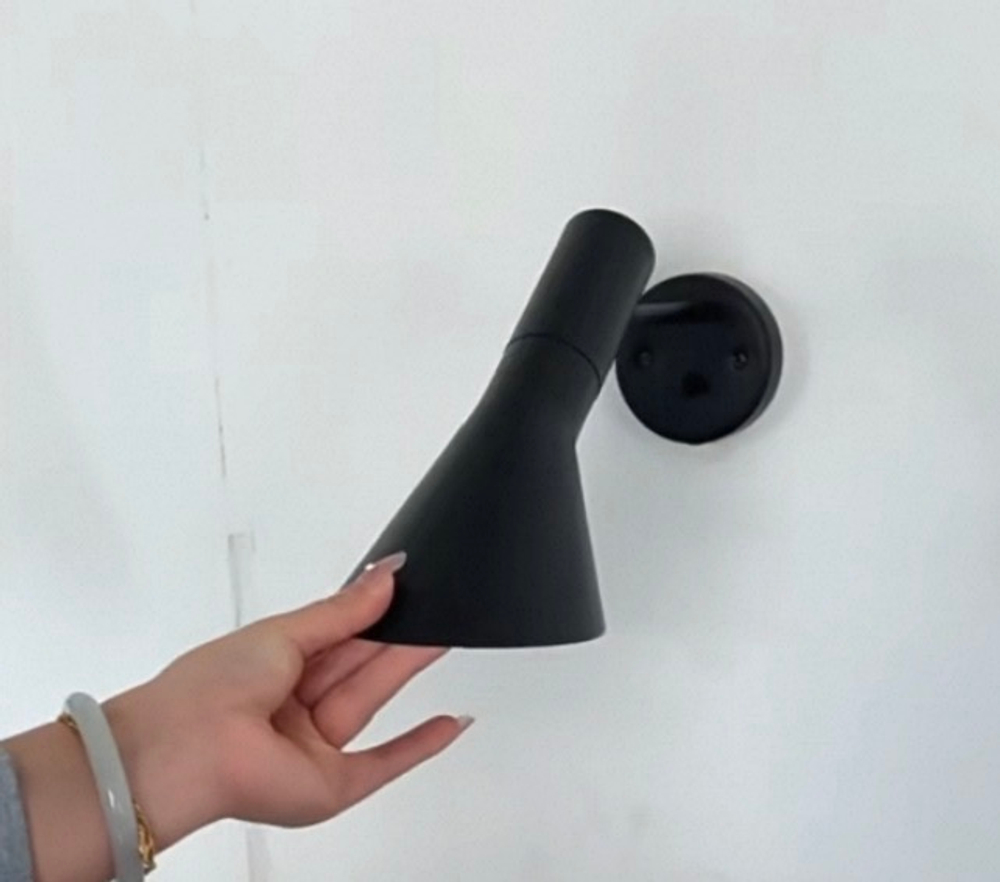 Wall design lamp AJ by Louis Poulsen (black)