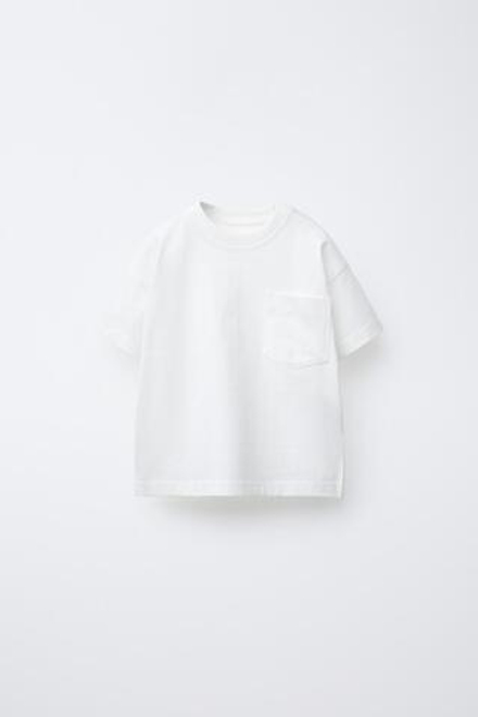 ZARA ОДНОТОННАЯ ФУТБОЛКА С КАРМАНОМ, БЕЛЫЙ