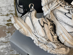 Balenciaga Wmns 3XL Sneaker Worn-Out - Beige