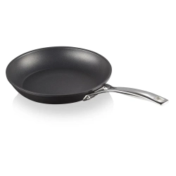 Le Creuset Сковорода PRO с антипригарным покрытием 20см.
