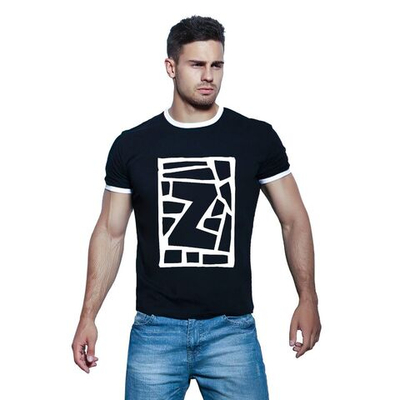 Черная футболка с контрастным принтом (Размер: S) (Цвет: черный)