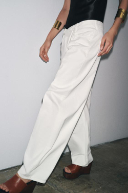 ZARA ХЛОПКОВЫЕ БРЮКИ СО СКЛАДКАМИ — ZW COLLECTION, БЕЛЫЙ