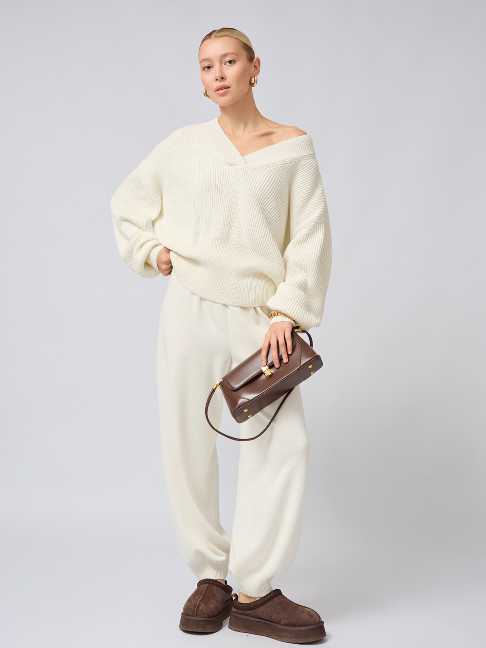 Джемпер вязаный с v-вырезом