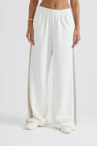 Широкие джоггеры без начеса с лампасами кремового цвета