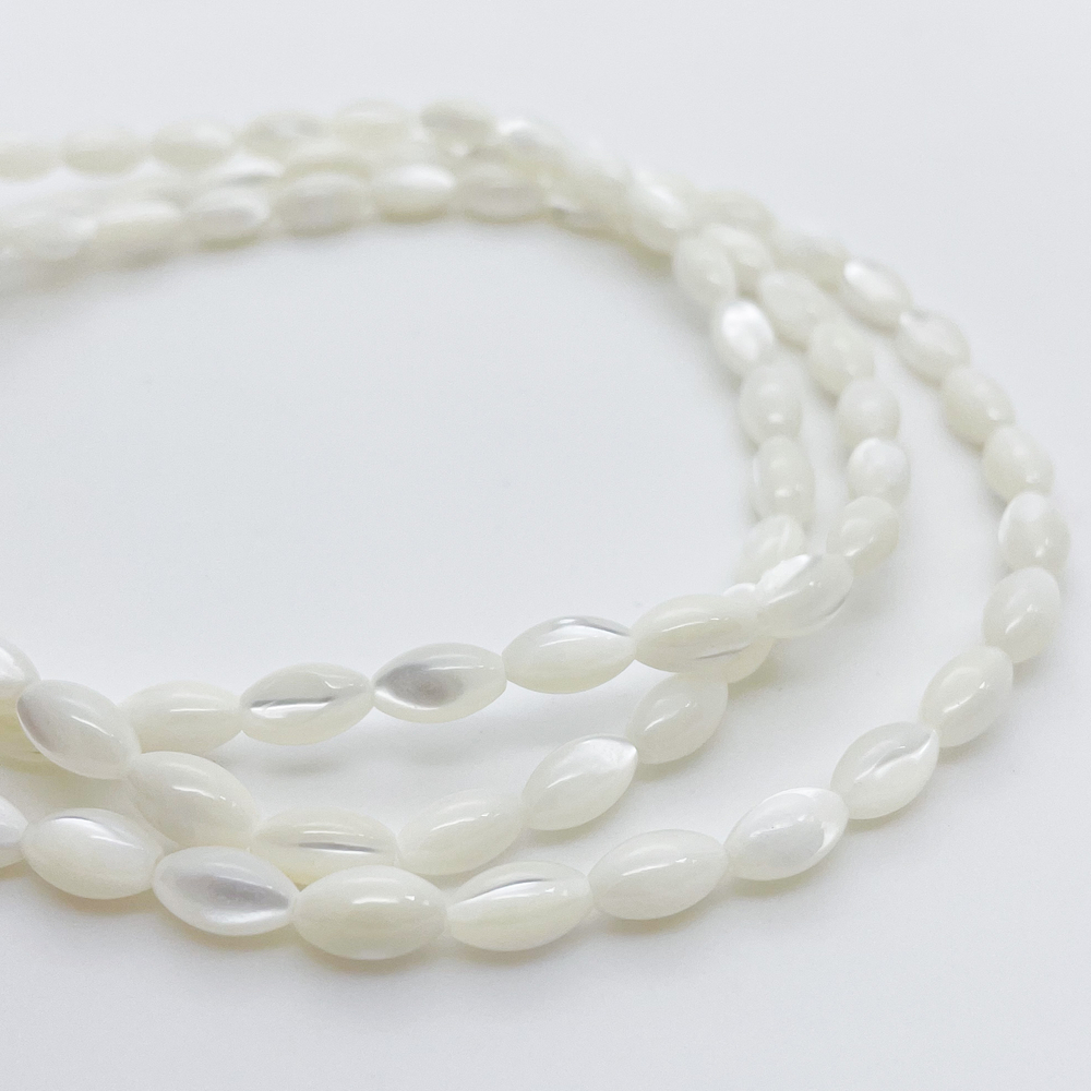 Перламутр Рис, размер около 8*4 мм, цена за отрезок 19 см (1/2 нити)