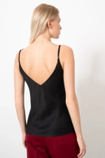 Топ на бретелях