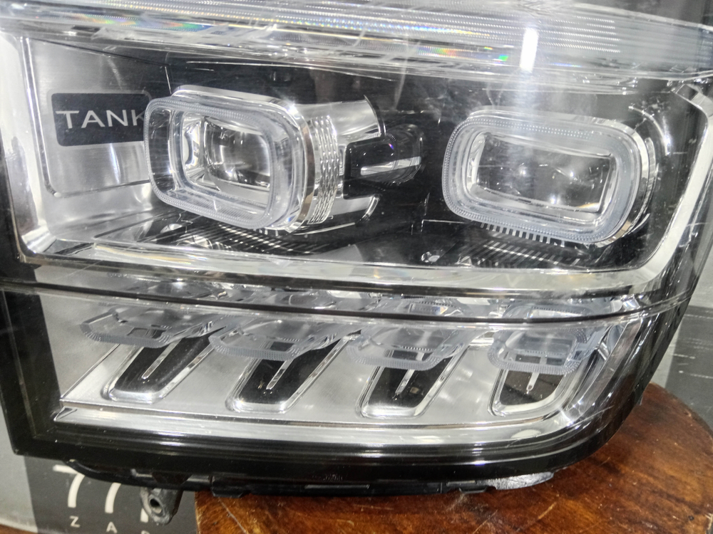 Фара левая LED Tank 500 21-нв Б/У Оригинал 4121104XKV3AA