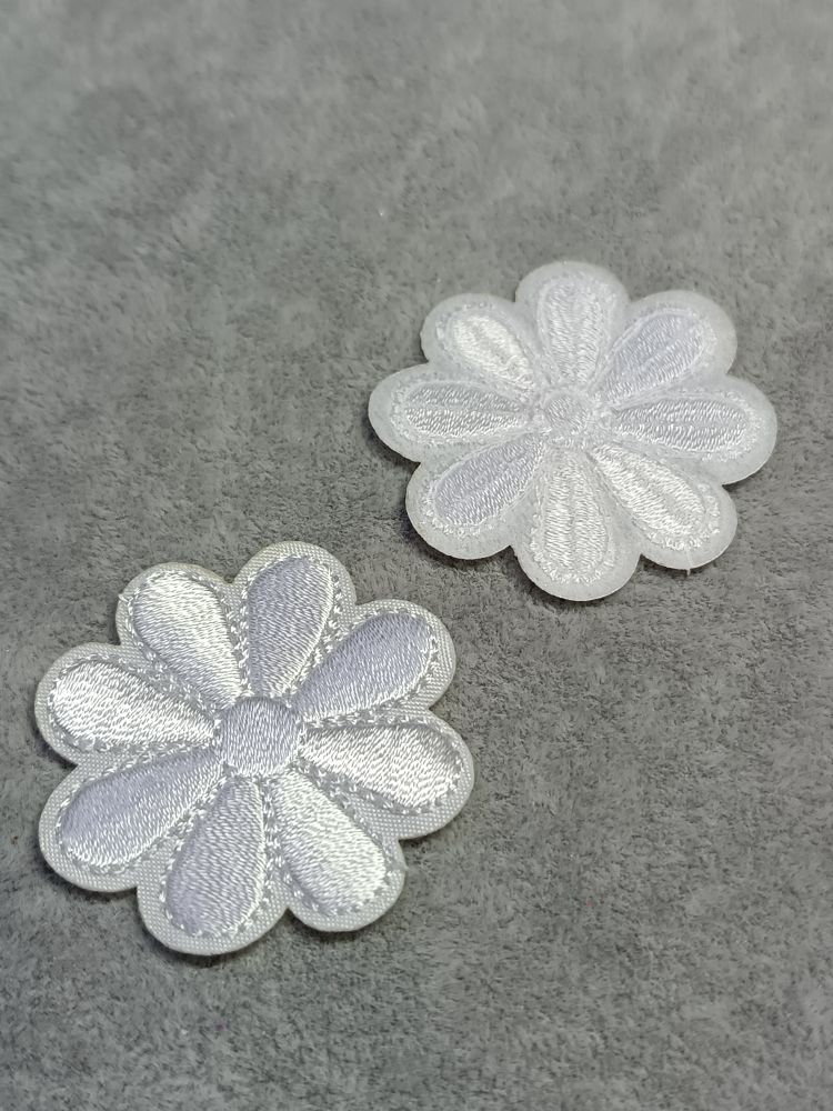 Термоаппликация, р. 4 см, белый