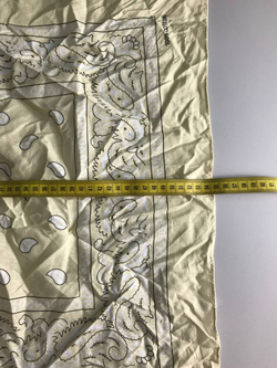 Косынка светлого оттенка