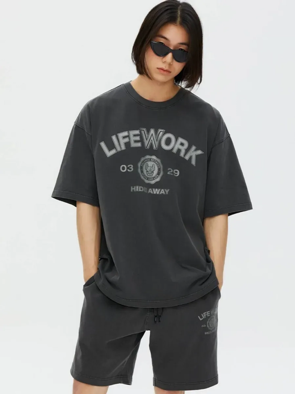 Базовые пигментные шорты с принтом логотипа