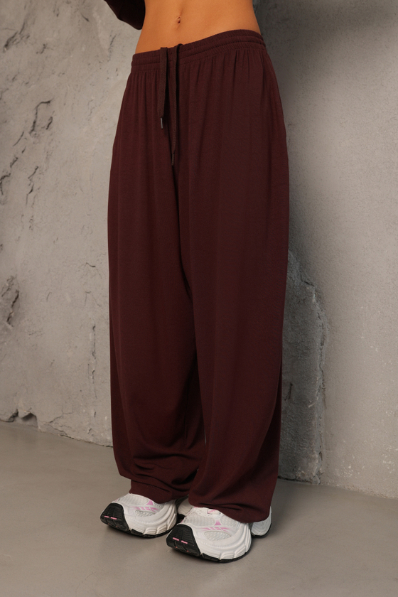 Брюки на резинке из тонкого трикотажа