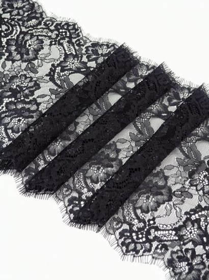 Кружево шантильи черное неэластичное ширина 23 см купон 2.9 м С БРАКОМ