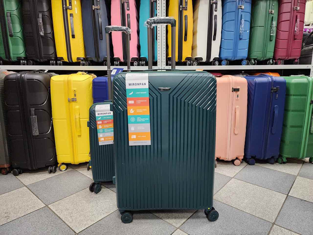 Чемодан Средний (М) полипропилен "Mironpan" съёмные колёса