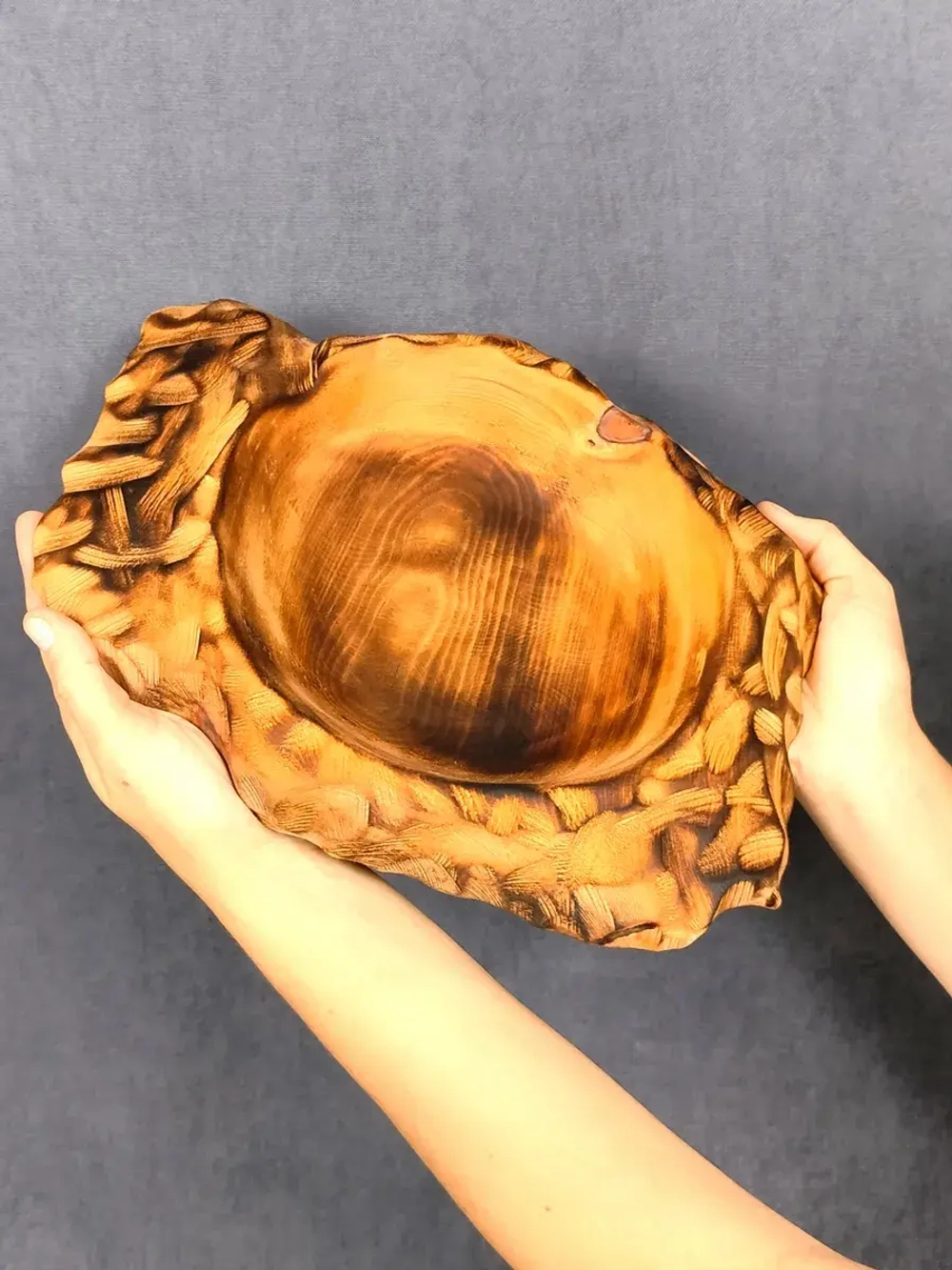 Деревянная сервировочная тарелка из Кедра