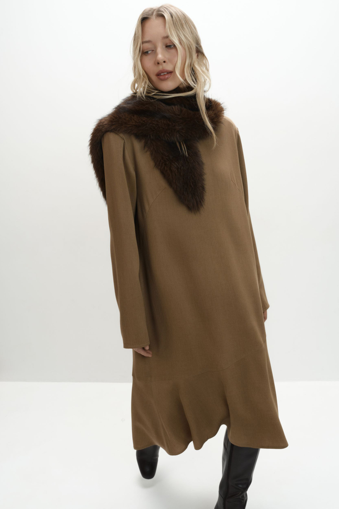 Платье с воланом