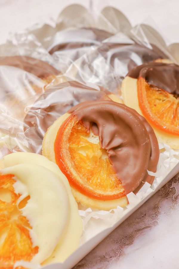 Набор апельсинов в шоколаде (микс), 9 штук в коробке.