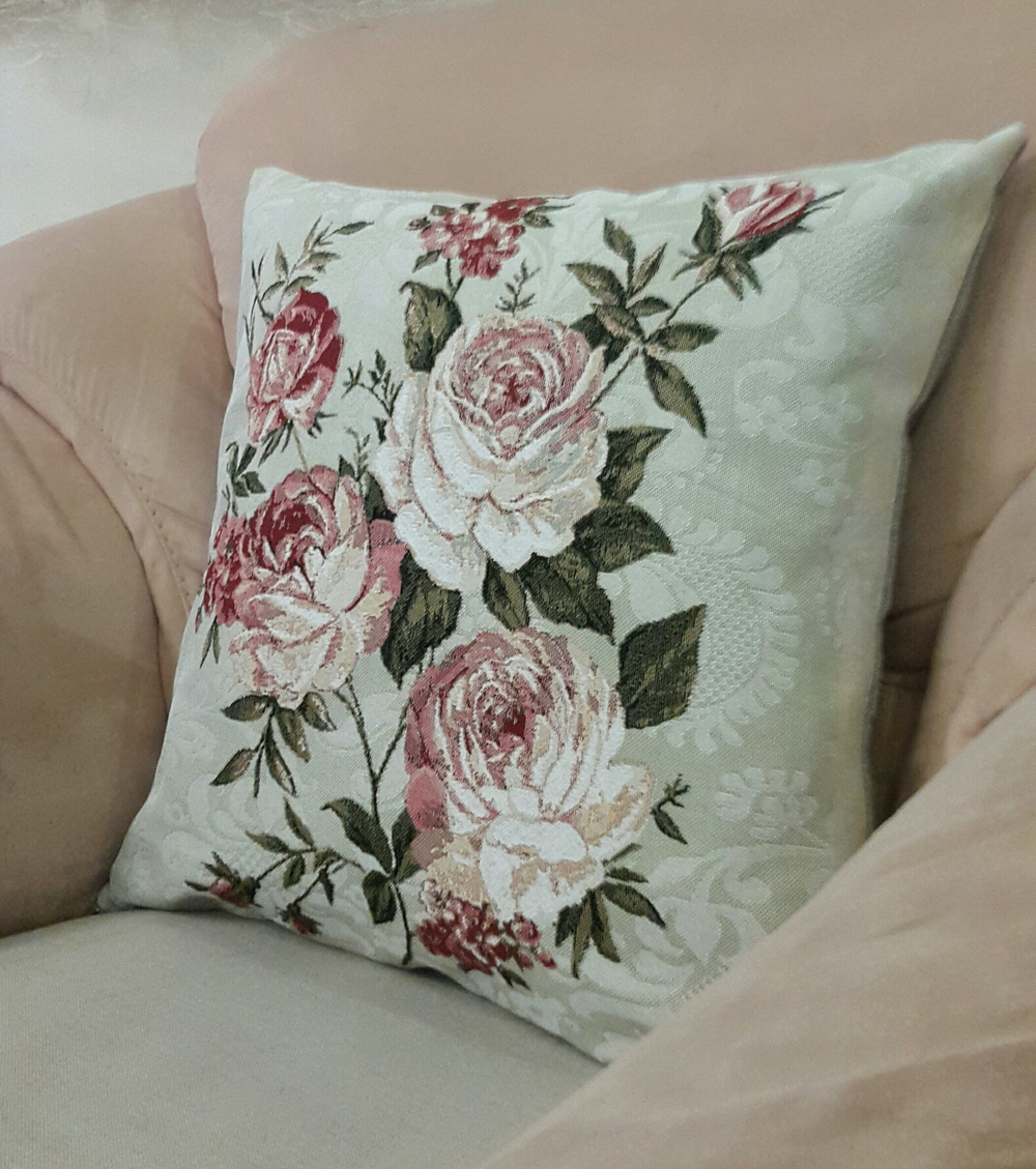 Декоративный гобеленовый чехол для интерьерной подушки Розовые мечты 47*47