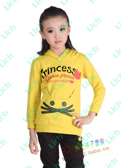 Худи детское с надписями и принтом на кармане-кенгуру