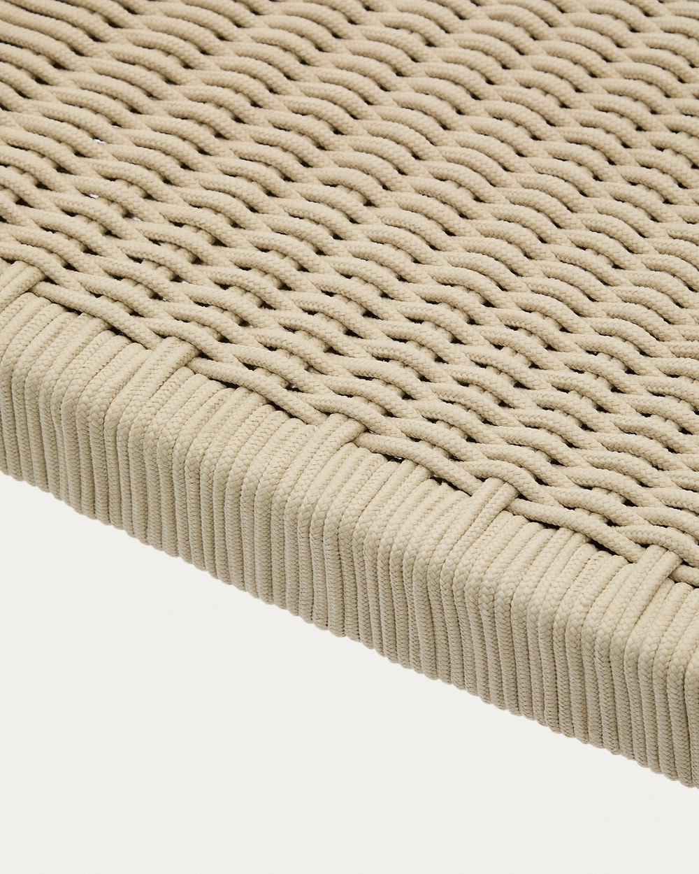 Уличный стул Nina из 100% массива акации и веревки цвета экрю