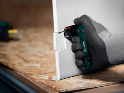 KRAFTOOL KOMPAKT-А24, универсальный складной нож с трапециевидным лезвием (09242)