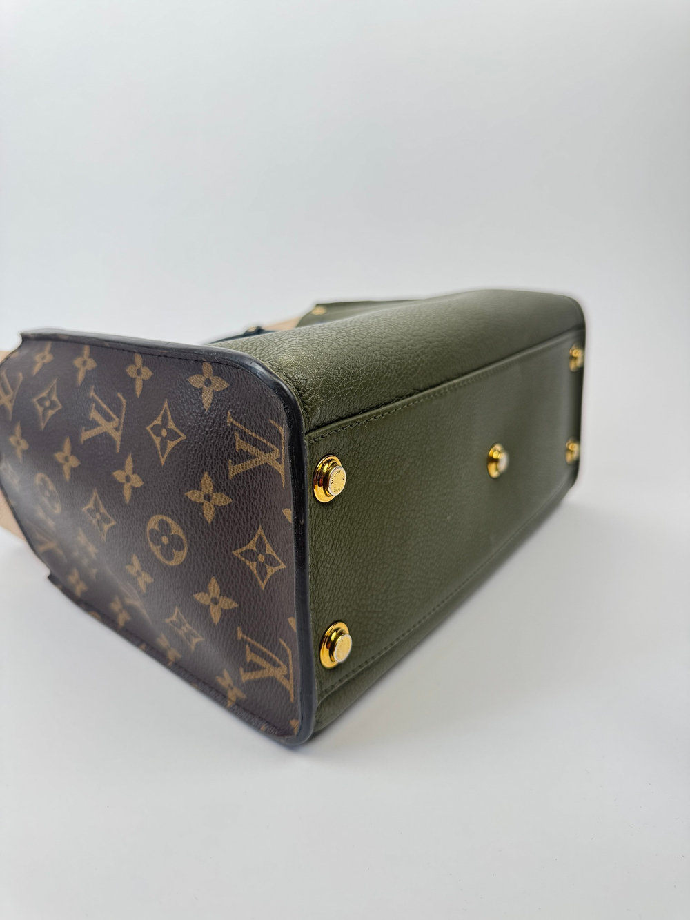 Сумка Louis Vuitton On My Side