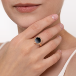 Кольцо из красного золота с ониксом