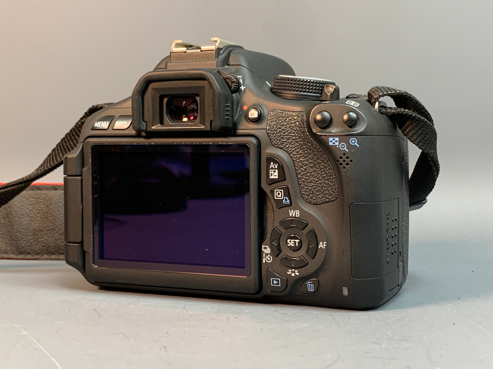 Canon 600D kit 18-55mm 3.5-5.6 III 4.812 Кадров
