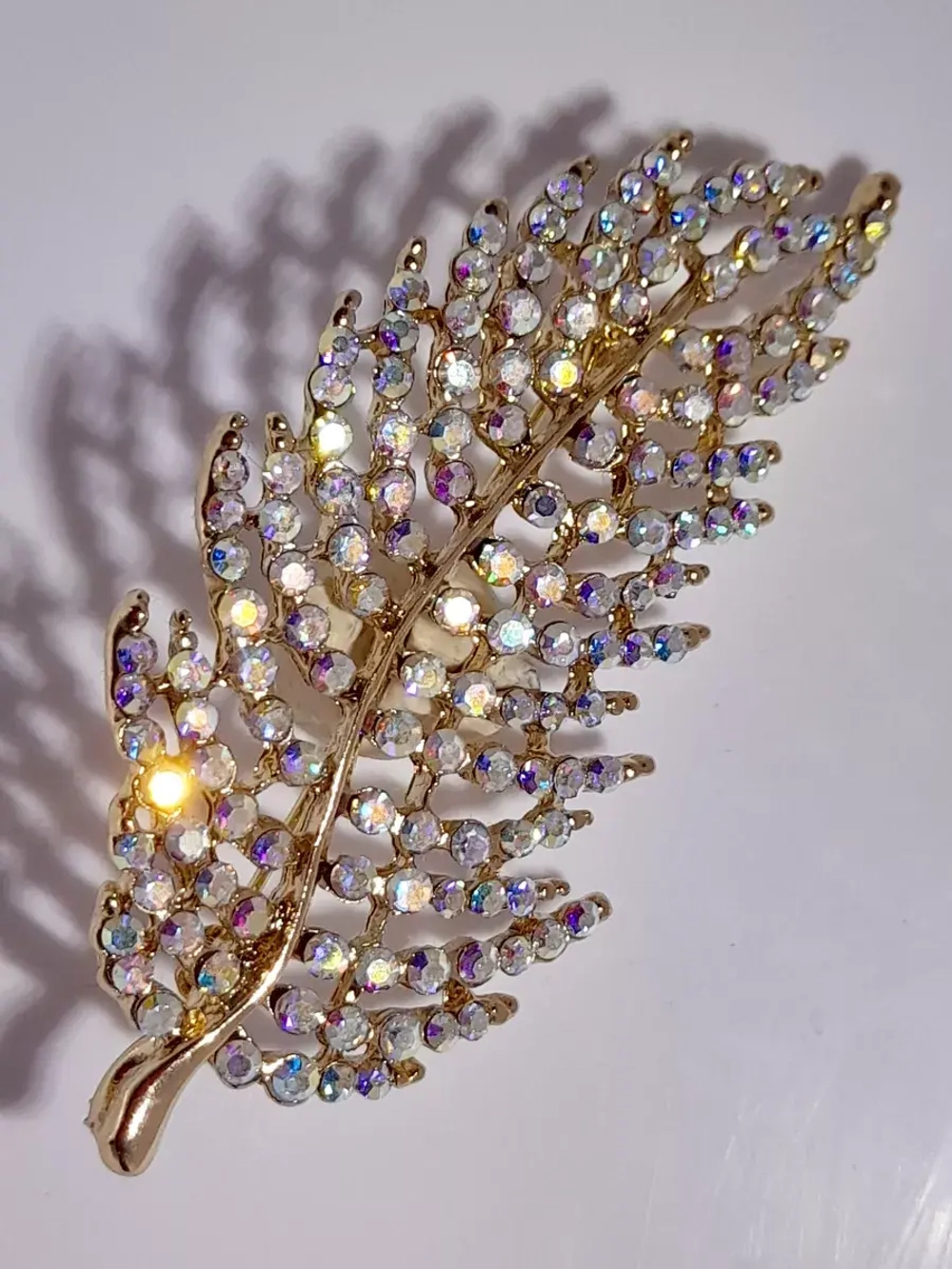 Брошь-кулон "Лист золото в стразах"