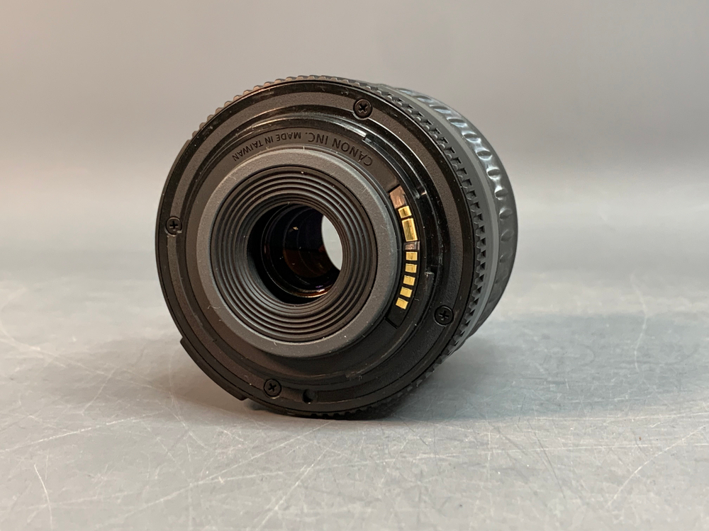 Canon EOS 1100D kit EF-S 18-55mm 3.5-5.6 ll 30 кадров