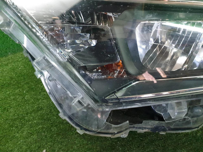 Битая Фара левая Toyota RAV4 5 XA50 (2018-н.в,) LED