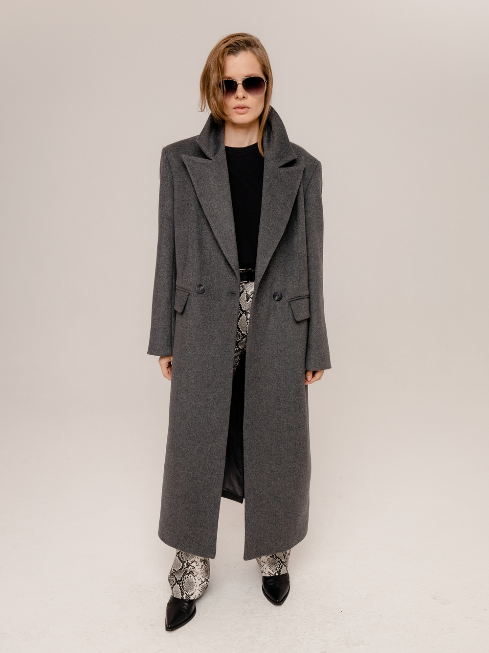 Пальто из шерсти серое