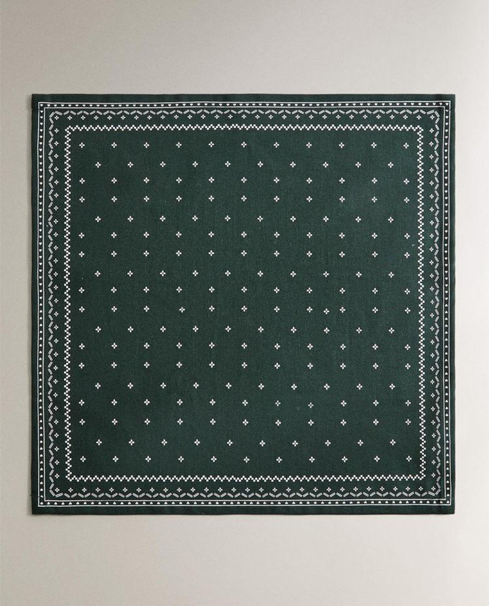 ZARA HOME КУХОННЫЕ ПОЛОТЕНЦА С КОНТРАСТНЫМ РОЖДЕСТВЕНСКИМ ПРИНТОМ (НАБОР ИЗ 2 ШТ.), ЗЕЛЕНЫЙ