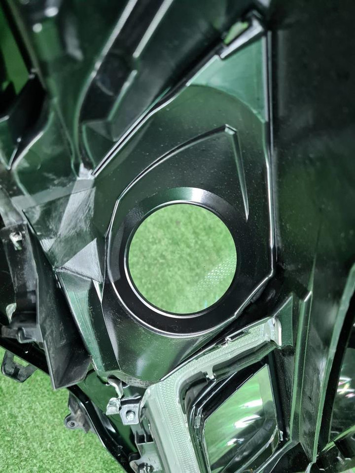 Стекло фары левое Toyota Camry xv70 (2017-н.в.)