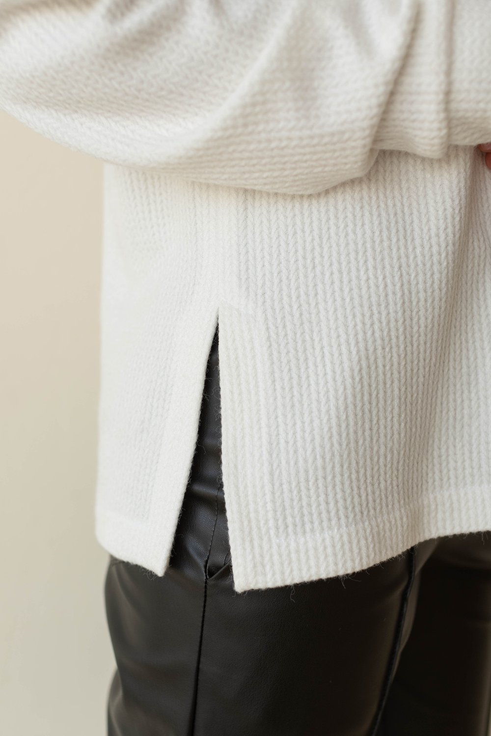 Джемпер свободного крой белый из вискозы