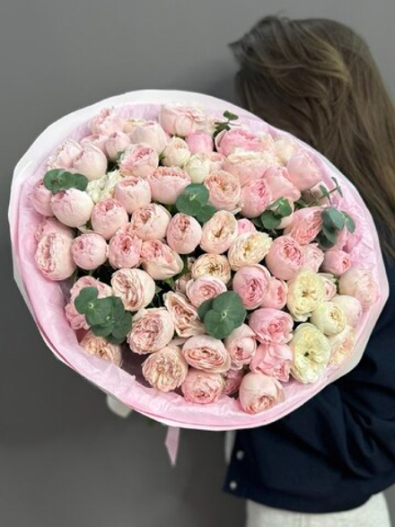 Букет из 25 пионовидных роз "Менсфилд Парк"